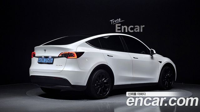 2022 Tesla Model Y, VIN 7SAYGDEE9NF497328
