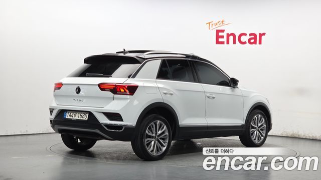 2022 Volkswagen T-Roc, VIN WVGZZZA1ZNV028310