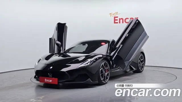 2022 Maserati MC20, VIN ZAMBX24G5N0M24014