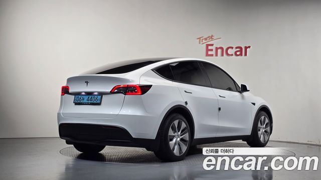 2022 Tesla Model Y, VIN 7SAYGDEE3NF497745