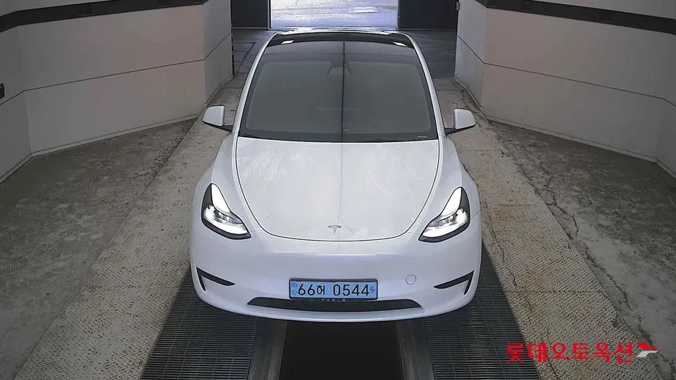 2023 Tesla Model Y, VIN LRWYGCFS5PC075842