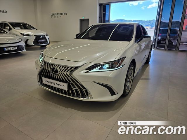 2026 Lexus ES, VIN JTHBA1C19T2031500