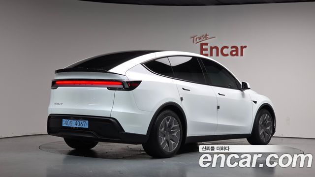2026 Tesla Model Y, VIN LRWYGCEKXTC739175