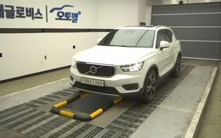 2020 Volvo XC40, VIN YV1XZACACL2314195