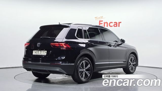 2020 Volkswagen Tiguan, VIN WVGZZZ5NZLW855456