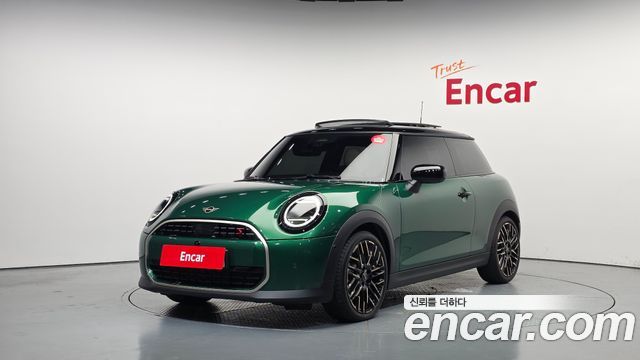 2025 Mini Cooper, VIN WMW21GD06S2W28688