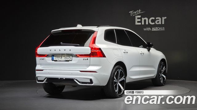 2022 Volvo XC60, VIN YV1UZ062CN1951374