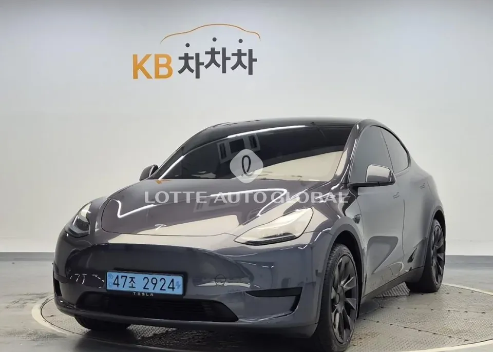 2024 Tesla Model Y, VIN LRWYGCFS3RC204261