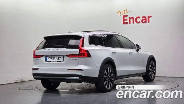 2025 Volvo V60, VIN YV1ZZL120S2146673
