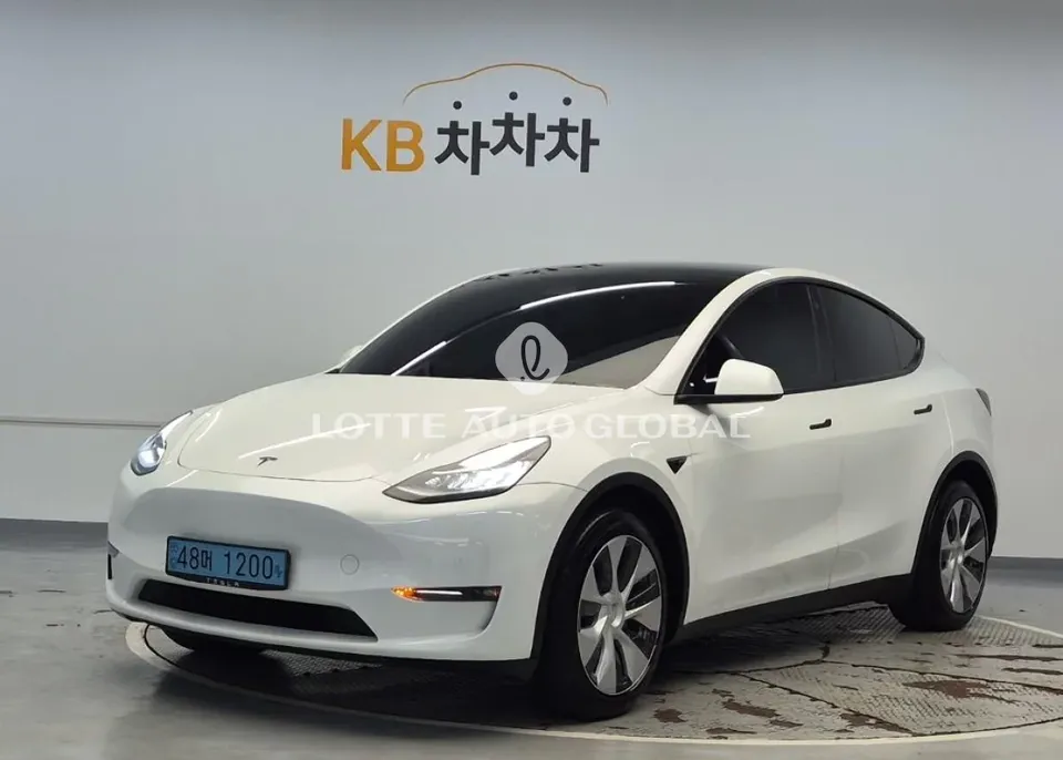 2022 Tesla Model Y, VIN 7SAYGDEE3NF497339