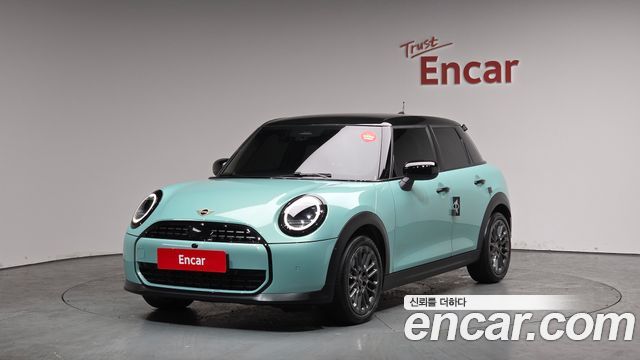 2025 Mini Cooper, VIN WMW61GD04S2X30671