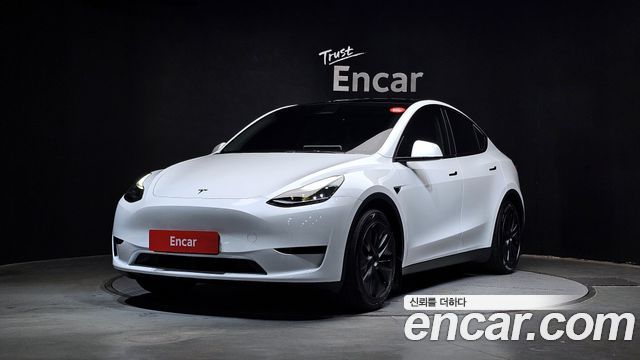 2024 Tesla Model Y, VIN LRWYGCFS3RC562976