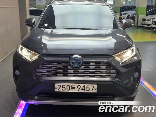 2021 Toyota RAV4, VIN JTMDWRFV8MD132817