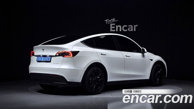 2022 Tesla Model Y, VIN 7SAYGDEE5NF496970