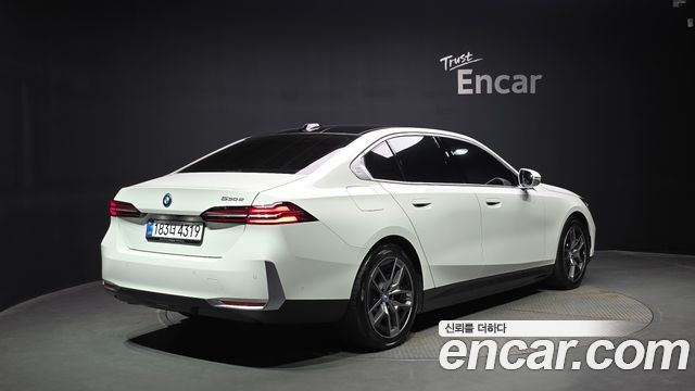 2025 BMW 5-Series, VIN WBA71FJ03SCV62776