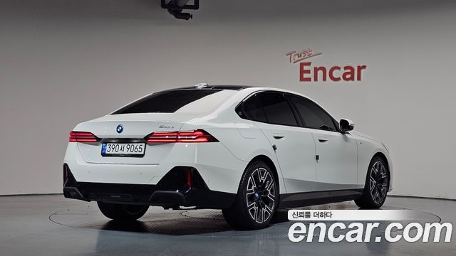2024 BMW 5-Series, VIN WBA71FJ07RCR63841