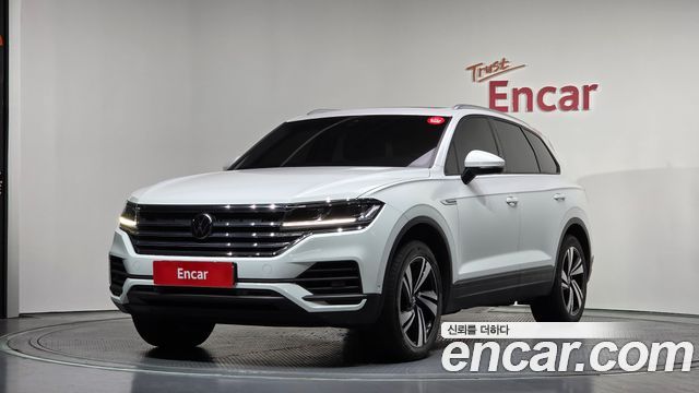 2021 Volkswagen Touareg, VIN WVGZZZCRZMD000530