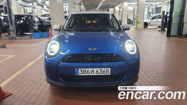 2025 Mini Cooper, VIN WMW81GD0982X02437