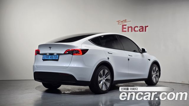2024 Tesla Model Y, VIN LRWYGCFS0RC179464