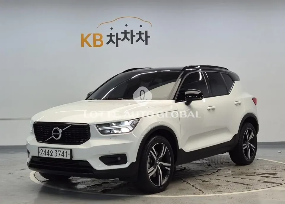 2020 Volvo XC40, VIN YV1XZACACL2267944