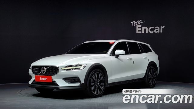 2023 Volvo V60, VIN YV1ZZL120P1107918