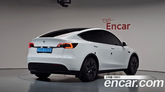 2024 Tesla Model Y, VIN LRWYGCFS4RC565918