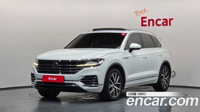 2020 Volkswagen Touareg, VIN WVGZZZCRZLD028967
