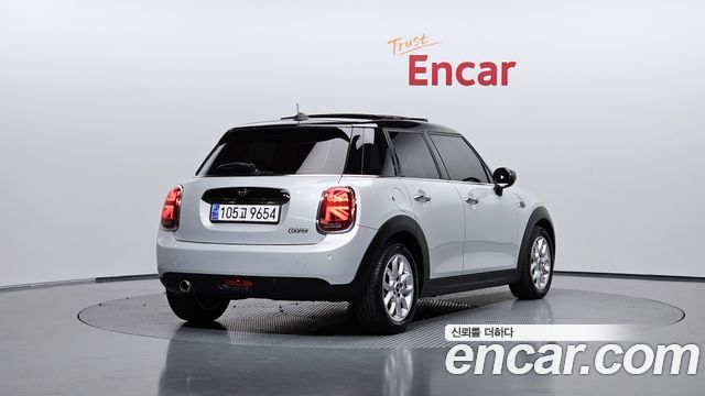 2021 Mini Cooper, VIN WMWXV7103M2N46757