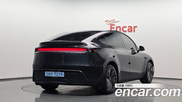 2025 Tesla Model Y, VIN LRWYGCFJ9SC240338