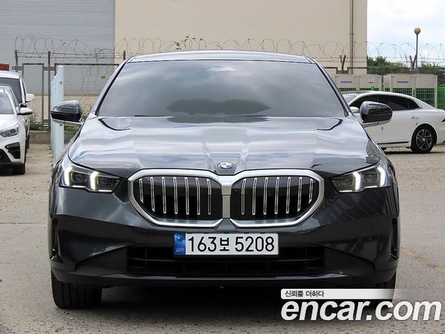 2024 BMW 5-Series, VIN WBA21FJ03RCR33875