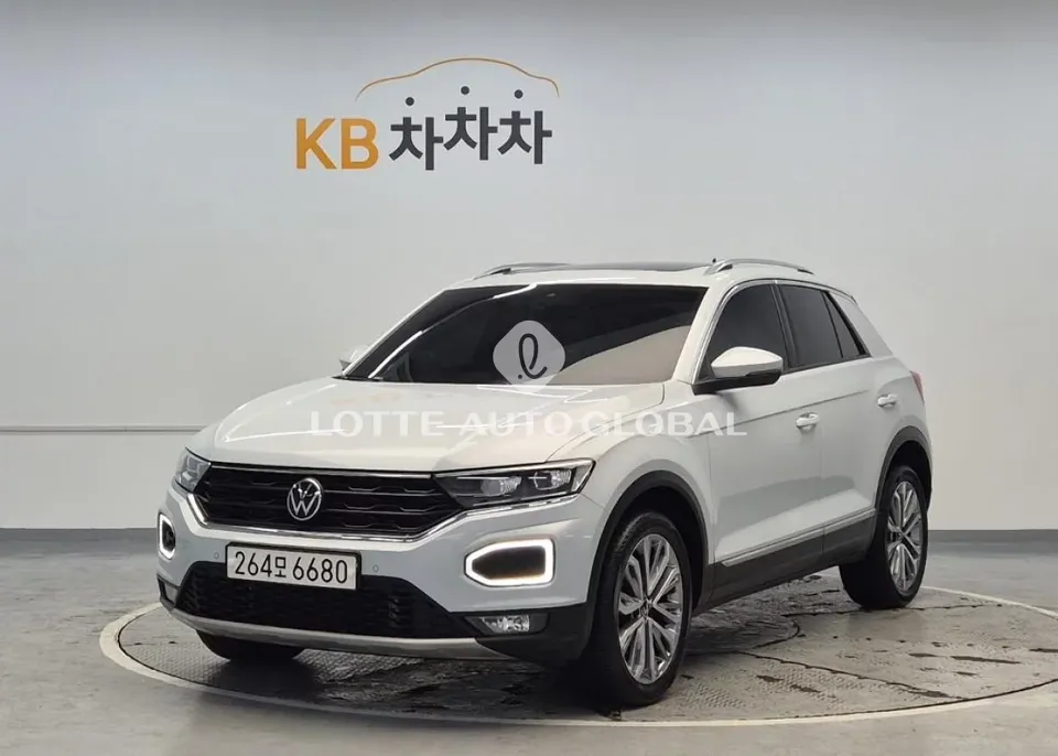 2021 Volkswagen T-Roc, VIN WVGZZZA1ZMV028821