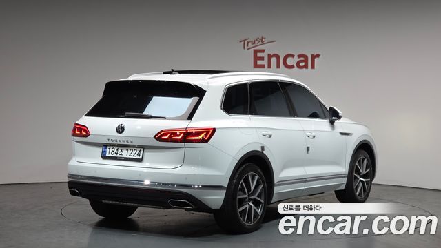 2023 Volkswagen Touareg, VIN WVGZZZCR1PD017321