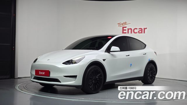 2024 Tesla Model Y, VIN LRWYGCFS9RC206421