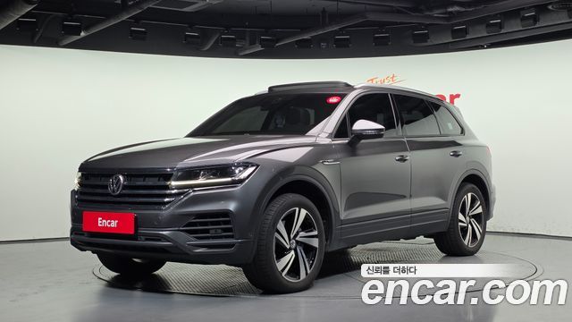 2020 Volkswagen Touareg, VIN WVGZZZCRZLD026047