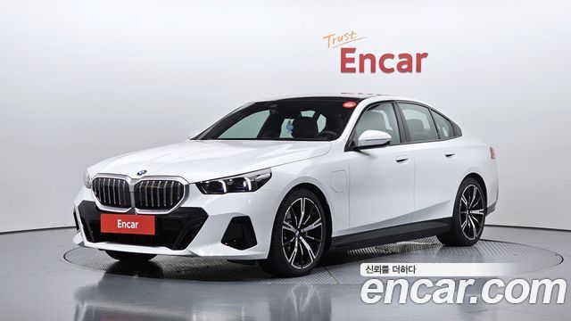 2026 BMW 5-Series, VIN WBA71FJ00TCW46670