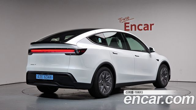 2026 Tesla Model Y, VIN LRWYGCEK6TC927658