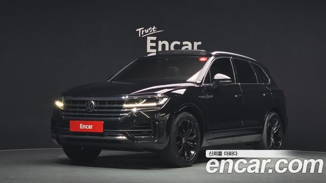 2021 Volkswagen Touareg, VIN WVGZZZCRZMD000560