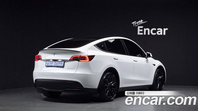 2024 Tesla Model Y, VIN LRWYGCEKXRC495939