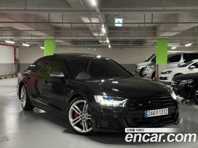2020 Audi S8, VIN WAUZZZF85LN015015