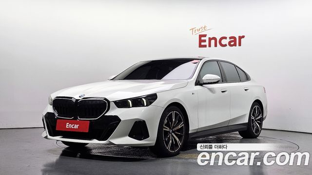 2025 BMW 5-Series, VIN WBA51FJ03SCT28371