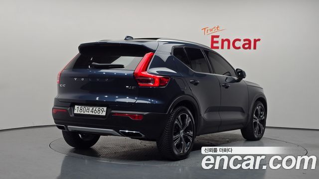 2020 Volvo XC40, VIN YV1XZACACL2304038