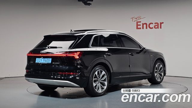2021 Audi e-tron, VIN WAUZZZGE1MB043000