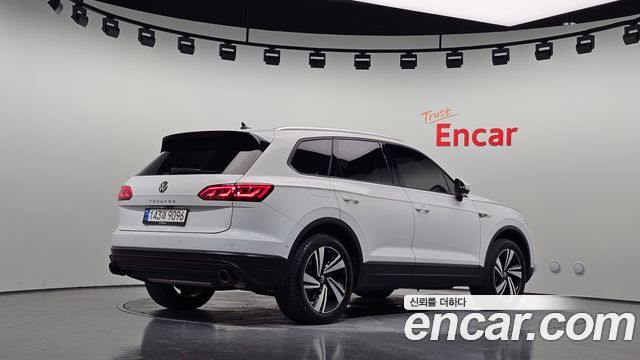 2023 Volkswagen Touareg, VIN WVGZZZCR2PD010149