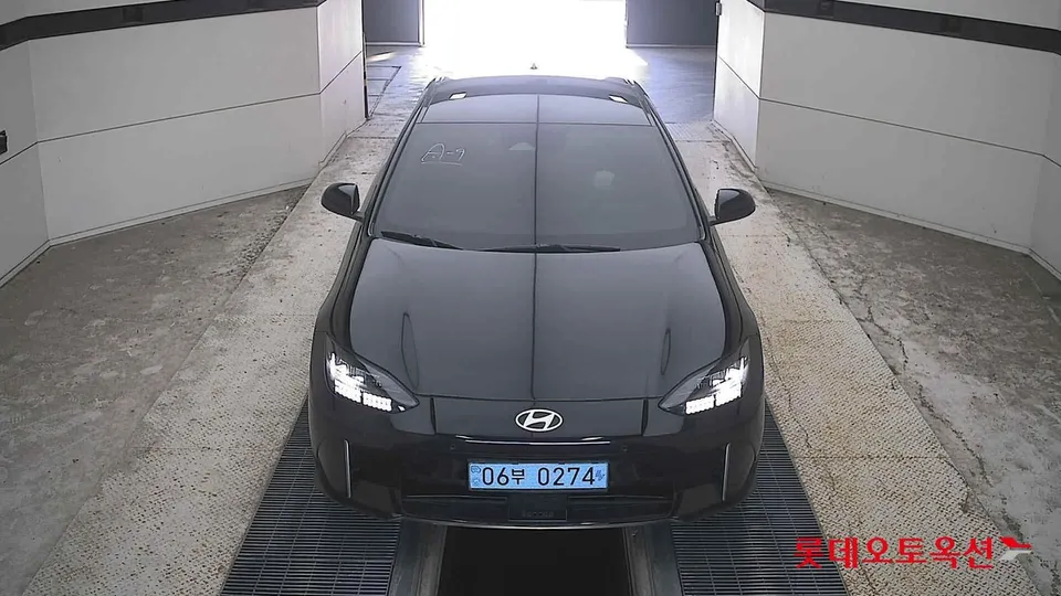 2023 Hyundai Ioniq 6, VIN KMHM241BFPA060264
