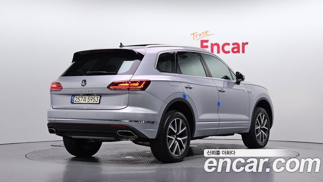 2021 Volkswagen Touareg, VIN WVGZZZCRZMD000851