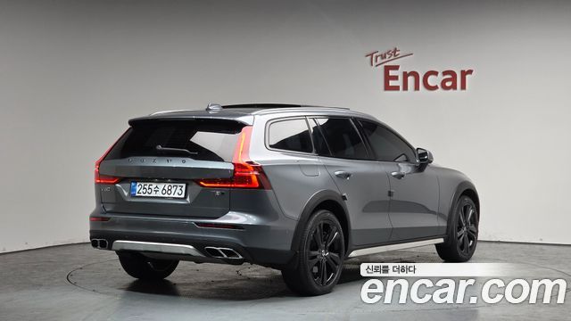 2020 Volvo V60, VIN YV1ZZ102CL1044282