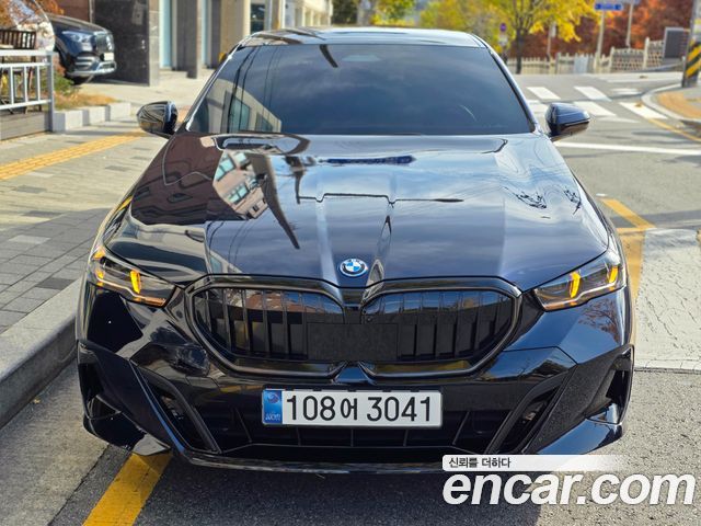 2025 BMW 5-Series, VIN WBA81FJ08SCT69852