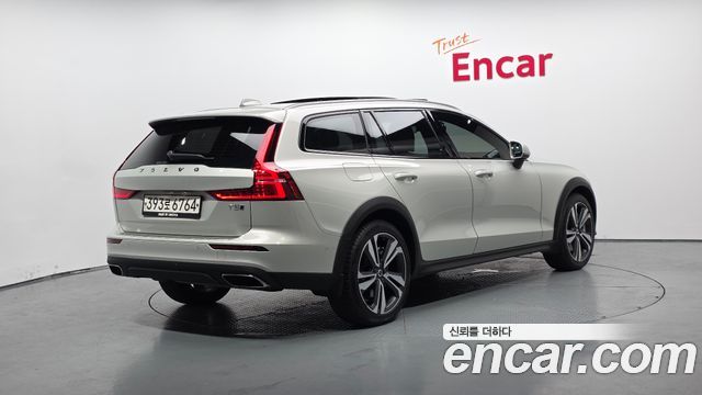 2020 Volvo V60, VIN YV1ZZ102CL1048269