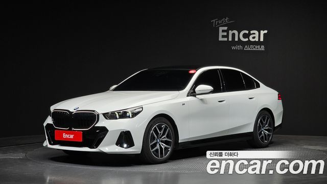 2025 BMW 5-Series, VIN WBA21FJ01SCV72877