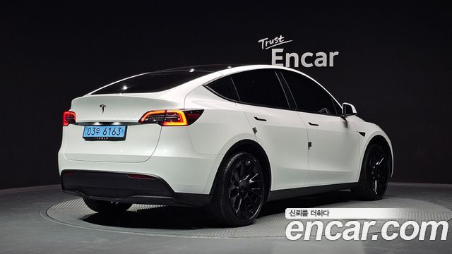2023 Tesla Model Y, VIN LRWYGCFSXPC074704
